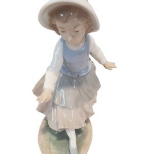 Girl with Hoop Nao by Lladro Porcelain Figurine No Hoop Vicente Martinez Spain